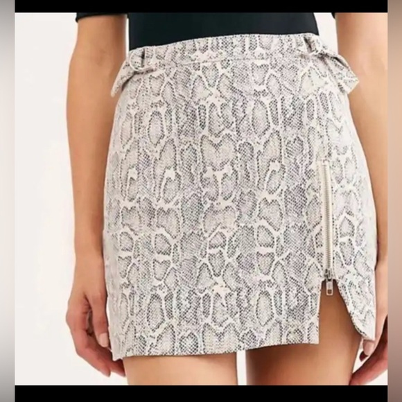 NWOT Free People|| Midnight Magic Printed Mini Skirt Women's Size 6, Sna… - Picture 3 of 9